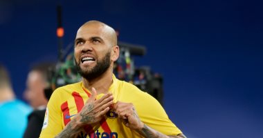 كل ما قدمه داني ألفيس مع برشلونة قبل رحيله