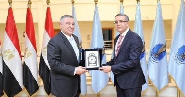 محافظ البحر الأحمر يلتقى السفير الهندى بالقاهرة