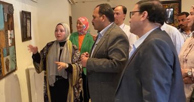 نائب رئيس جامعة بنها يفتتح معرضين فنيين بكلية التربية النوعية