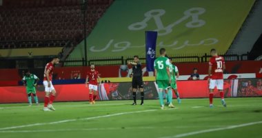 محمد محمود يعوض غياب ديانج فى تشكيل الأهلى أمام إيسترن كومباني.. ميدو نبيل على حساب ميكيسوني وحسام حسن أساسيا بدلا من أحمد سيد غريب.. عودة كريم فؤاد وأشرف للظهيرين.. وبن عيفية والطرابلسى يقودان هجوم إيسترن