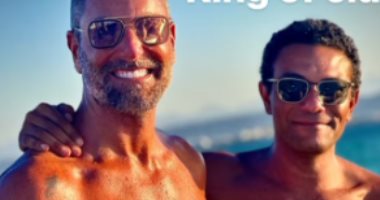 آسر ياسين وتامر هجرس x صورة على شاطئ البحر من إجازتهما