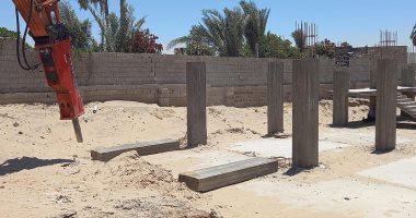 مجلس مدينة العريش ينفذ قرار إزالة مبنى من المهد لمخالفته