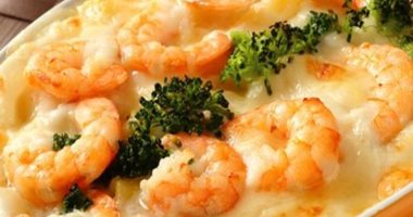 طريقة عمل طاجن الجمبري بالصوص الأبيض وشوربة السي فود.. خفيف على المعدة