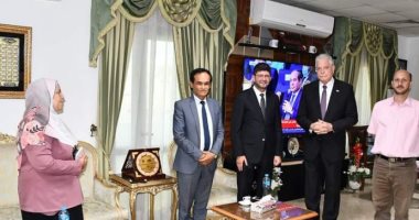 محافظ جنوب سيناء يبحث موقف التجمعات التنموية بالمحافظة