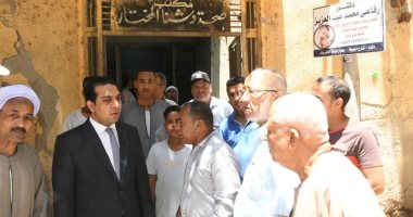 نائب محافظ قنا يتابع سير العمل بالمركز التكنولوجى ومركز رعاية الطفل بدشنا.. صور