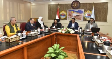 محافظ مطروح يلتقى نائب رئيس هيئة التخطيط العمرانى.. صور