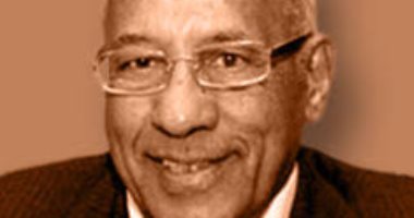 رئيس جامعة القاهرة يهنئ الدكتور أحمد درويش لفوزه بجائزة عبد العزيز سعود البابطين