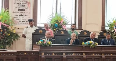 بالورود.. تكريم رئيس محكمة جنايات بالإسكندرية بعد بلوغه سن المعاش.. صور