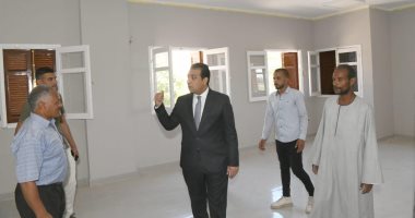 نائب محافظ قنا يتابع أعمال مشروعات حياة كريمة بقرية السمطا بحرى.. صور