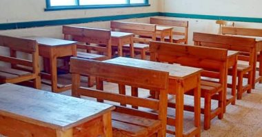 ماراثون الثانوية العامة.. مديريات التعليم تعلن الطوارئ استعدادا للامتحانات.. "تهوية جيدة ومبردات مياه" أبرز استعدادات أسوان.. كردون أمنى وسيارة إسعاف بمحيط لجان المنيا.. كفر الشيخ تستقبل 21 ألفا و464طالبا.. صور