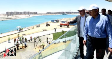 رئيس الوزراء يتفقد مشروعات مدينة العلمين الجديدة