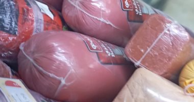 "بيطري الأقصر" تضبط 30 كيلو مصنعات دواجن وبط ولحوم مجمدة غير صالحة.. صور