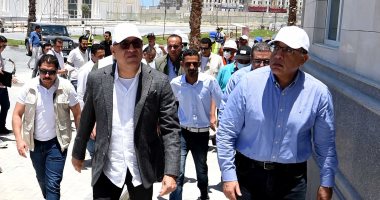 مدبولى يوجه خلال جولته بمشروع المدينة التراثية فى العلمين بتوسيع أماكن الاستراحات