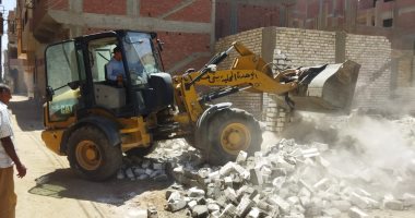 محافظ أسيوط يعلن استمرار حملات الرصد والتصدي للتعديات ومخالفات البناء.. صور