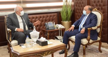 وزير التنمية المحلية يتابع مع محافظ الوادي الجديد معدلات تنفيذ المشروعات التنموية