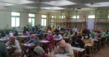 للأسبوع الثالث.. كليات جامعة القاهرة تواصل امتحانات نهاية العام.. عميد تجارة القاهرة يتفقد اللجان ويؤكد ضبط 20 حالة غش.. عميد آثار: لجنة طوارئ بالكلية لحل أى مشكلات.. وعميد إعلام تؤكد انتظام أعمال الكنترولات