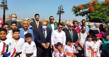 وزير الرياضة عن أزمة الجبلاية: القانون لا يسمح للوزير بإقالة اتحاد الكرة إلا في حالة واحدة.. أشرف صبحى: 2.4 مليار جنيه مخصصة لـ1041 مركز شباب.. ويدشن مبادرة "100 قائد" مع شباب القليوبية.. فيديو وصور
