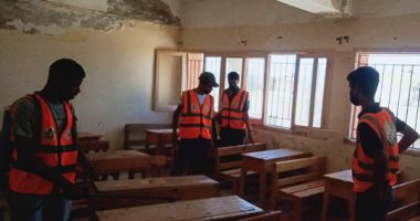 متطوعون يعقمون لجان امتحانات الثانوية العامة فى مدينة الشيخ زويد بشمال سيناء