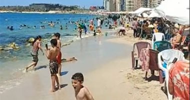 استمتع بالمصيف ببلاش.. إقبال كبير على الشواطئ المجانية فى الإسكندرية "لايف"