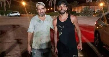 صاحب الصورة الشهيرة مع محمد صلاح بالجونة: كان بيلعب تنس وقال لى تحت أمرك