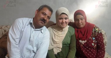 "علا رفعت" الأولى فى الشهادة الإعدادية بالبحيرة: أفتخر بوالدى عامل النظافة وبهديله نجاحى ودعمه تاج على رأسى طول العمر.. بحلم بالالتحاق بكلية الطب.. ونفسى أكون زى الدكتور مجدى يعقوب وابنى مستشفى للغلابة.. فيديو