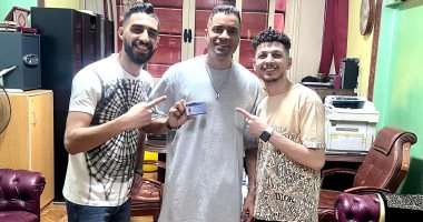 حسن شاكوش يتسلم كارنيه نقابة الموسيقيين ويعلق: جاهزين للشغل