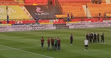 طاقم الحكام الإسبانى يعاين ملعب السلام قبل قمة الأهلى والزمالك