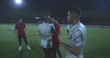 مصطفى شوبير وشيكابالا بالأحضان قبل انطلاق قمة الأهلى والزمالك.. صور