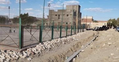 أهالى مركز يوسف الصديق بالفيوم يطالبون بإصلاح الملعب الخماسى.. والمحافظة ترد