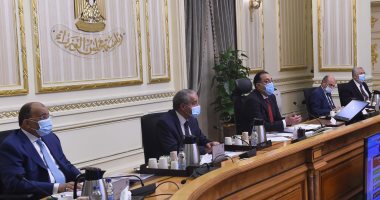 رئيس الوزراء: توجيه من الرئيس بتطوير أسواق بيع الرؤوس الحية بالمحافظات.. وحصر الأراضى غير المستغلة لإقامة أسواق جملة ومنافذ لبيع السلع.. ووقف الدعم لأكثر من 8 آلاف مخالف بالتعدى على الأراضى الزراعية