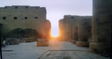 "الكرنك" يستقبل بداية الانقلاب الصيفى بغروب الشمس على محور المعبد غرباً