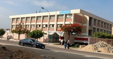 بدء توافد طلاب الثانوية على لجان المنوفية لأداء أول أيام الامتحانات.. بث مباشر