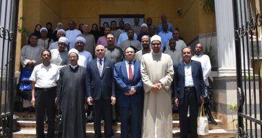 رئيس جامعة الأقصر يُهدي فوج حجاج القرعة شنط الحج وندوة لتوعيتهم بالمناسك