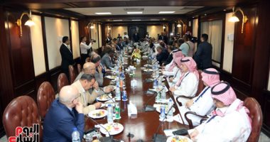 لقاء موسع بين "الأعلى للإعلام" ورؤساء تحرير الصحف والوفد الإعلامى السعودى