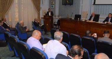"زراعة النواب" توصى بالتزام الضرائب بتحصيل مقابل انتفاع أراضى الرى