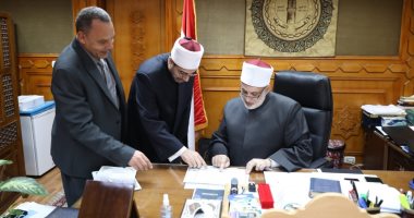 وكيل الأزهر يعتمد نتيجة "أبناؤنا فى الخارج" ويوجه الطلاب ببذل الجهد لتحقيق أهدافهم