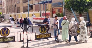 انطلاق ماراثون امتحانات الثانوية العامة فى محافظات مصر وسط إجراءات وقائية وتأمينية مشددة.. 49 ألف طالب بالإسكندرية و42 ألفا بالقليوبية.. وأولياء الأمور ينتظرون أبناءهم على الأرصفة بالغربية .. صور 
