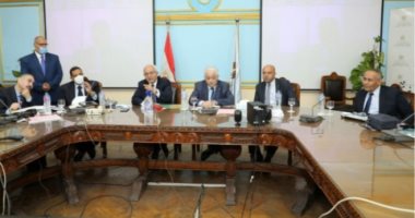 وزير التعليم يتابع امتحانات الثانوية العامة من داخل غرفة العمليات