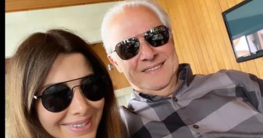 نانسى عجرم تحتفل بعيد الأب بصورة لها مع والدها.. وتعلق بـ"إيموجى قلب"