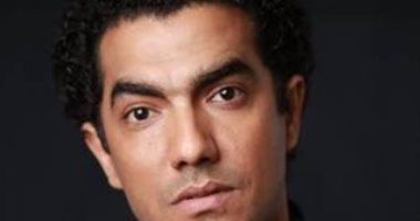 ميدو عادل يعلن وفاة والد زوجته الكاتب غريب عسقلاني