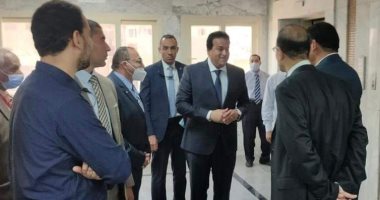 وزير التعليم العالى يتفقد مقر امتحانات زمالة الجمعية الملكية الإنجليزية