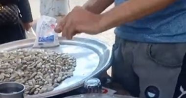 أكلة أصحاب المزاج.. بائع أم الخلول فى الإسكندرية هيعرفك ازاى تنقيها.. لايف