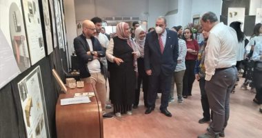 رئيس جامعة حلوان يفتتح معرض طلاب برنامج علوم تصميم الأثاث.. صور 