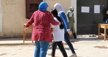 طلاب الثانوية العامة "دور ثان" يبدأون امتحان مادة الديناميكا