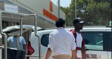 مانى فى مايوركا قبل السفر إلى ميونخ لإجراء الكشف الطبى مع البافارى
