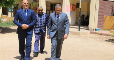 محافظ سوهاج يتفقد لجان الثانوية العامة ويطمئن على انتظام الامتحانات.. صور