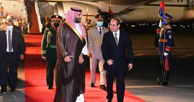 الرئيس السيسى يستقبل ولى العهد السعودى بمطار القاهرة الدولى