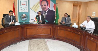 محافظ الفيوم يتابع معدلات الأداء بالمشروعات والملفات الحيوية بالوحدات القروية