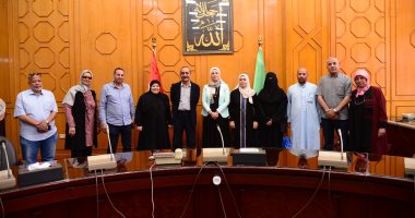 محافظ الإسماعيلية يستقبل حُجاج قرعة الجمعيات الأهلية وأسر الشهداء.. صور
