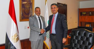 رئيس البريد يلتقي رئيس نقابة العاملين بالهيئة